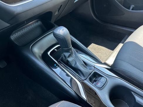 Used 2022 Toyota Corolla LE FWD image 15
