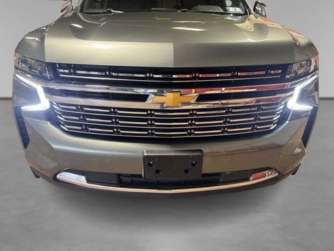 Used 2023 Chevrolet Suburban Premier image 13