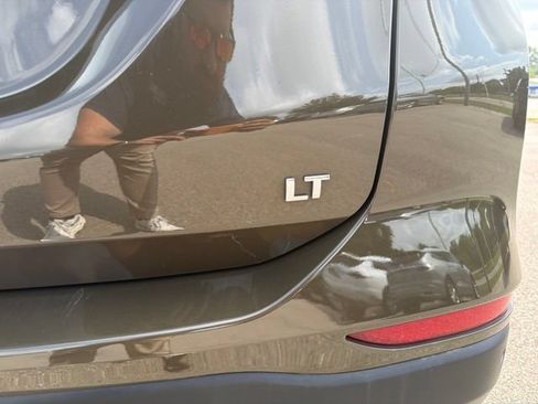 Used 2023 Chevrolet Equinox LT FWD image 12