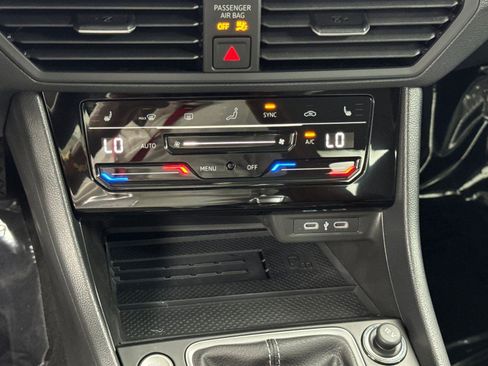 New 2026 Volkswagen Jetta SE FWD image 18