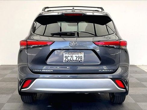 Used 2022 Toyota Highlander Platinum FWD image 3