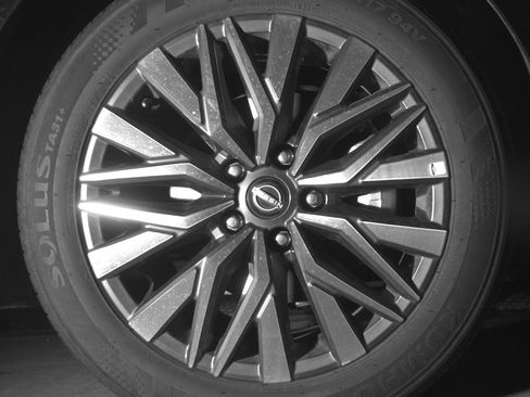 Used 2025 Nissan Altima 2.5 SV FWD image 13