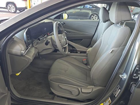 Used 2024 Hyundai Elantra Blue FWD image 5
