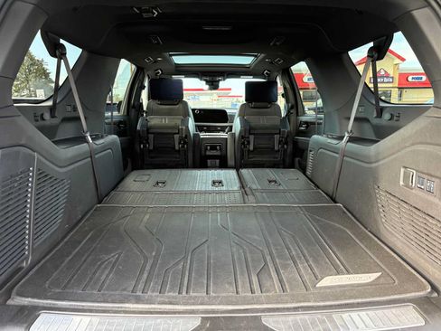 Used 2025 Chevrolet Suburban High Country AWD/4WD image 8