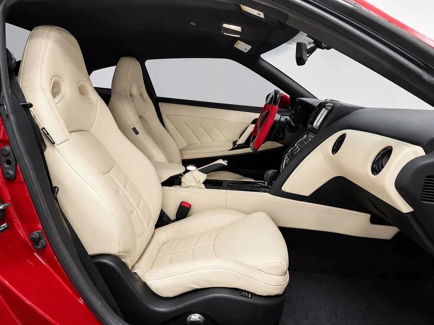 Used 2015 Nissan GT-R Premium AWD/4WD image 15