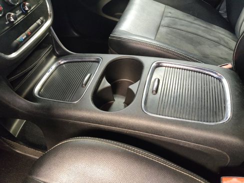Used 2019 Dodge Grand Caravan SXT w/ Blacktop Package FWD image 26