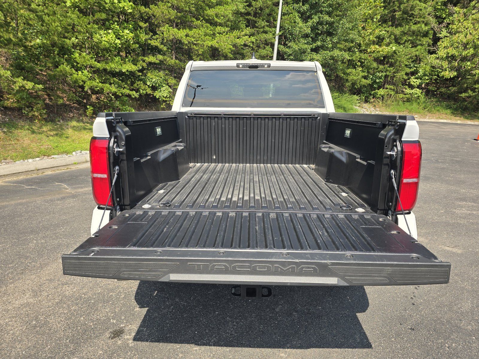Used 2025 Toyota Tacoma TRD Off-Road AWD/4WD image 10