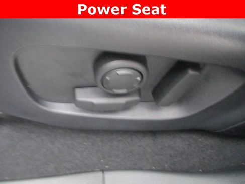 Used 2025 Land Rover Range Rover Evoque Dynamic SE image 23