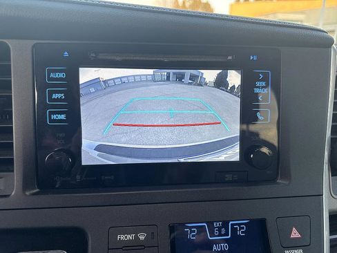 Used 2016 Toyota Sienna XLE image 14