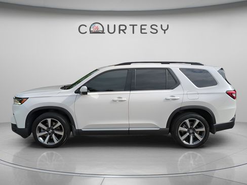 Certified 2024 Honda Pilot Elite image 4