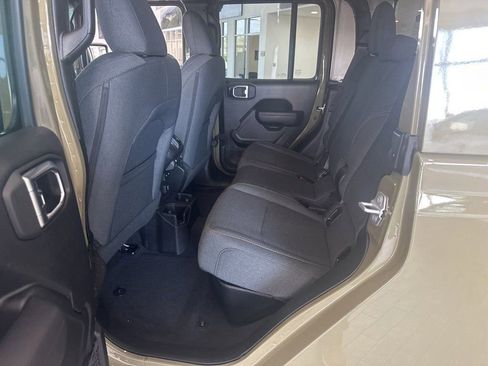 New 2025 Jeep Gladiator Sport image 18