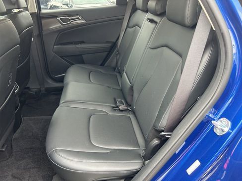 Used 2023 Kia Sportage EX FWD image 8