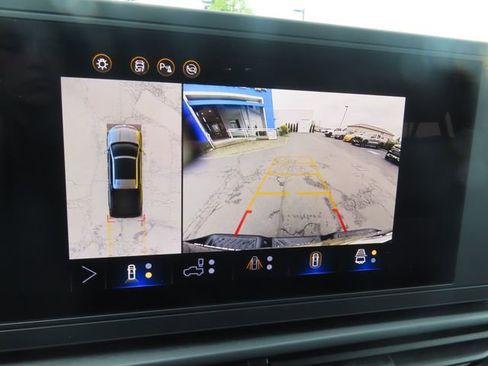 Used 2025 Chevrolet Silverado EV W/T AWD/4WD image 32