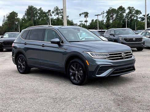 Certified 2024 Volkswagen Tiguan SE w/ Panoramic Sunroof Package image 2