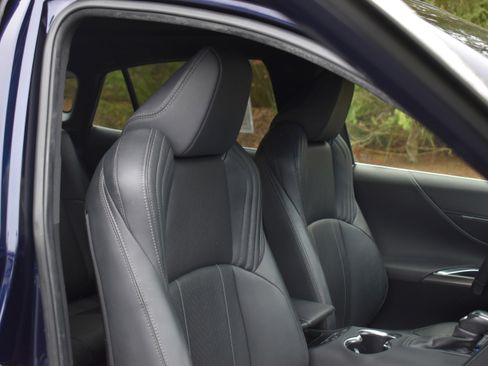 Used 2021 Toyota Venza Limited image 31