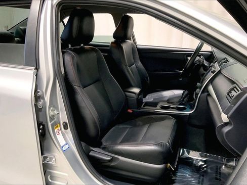 Used 2016 Toyota Camry LE image 6