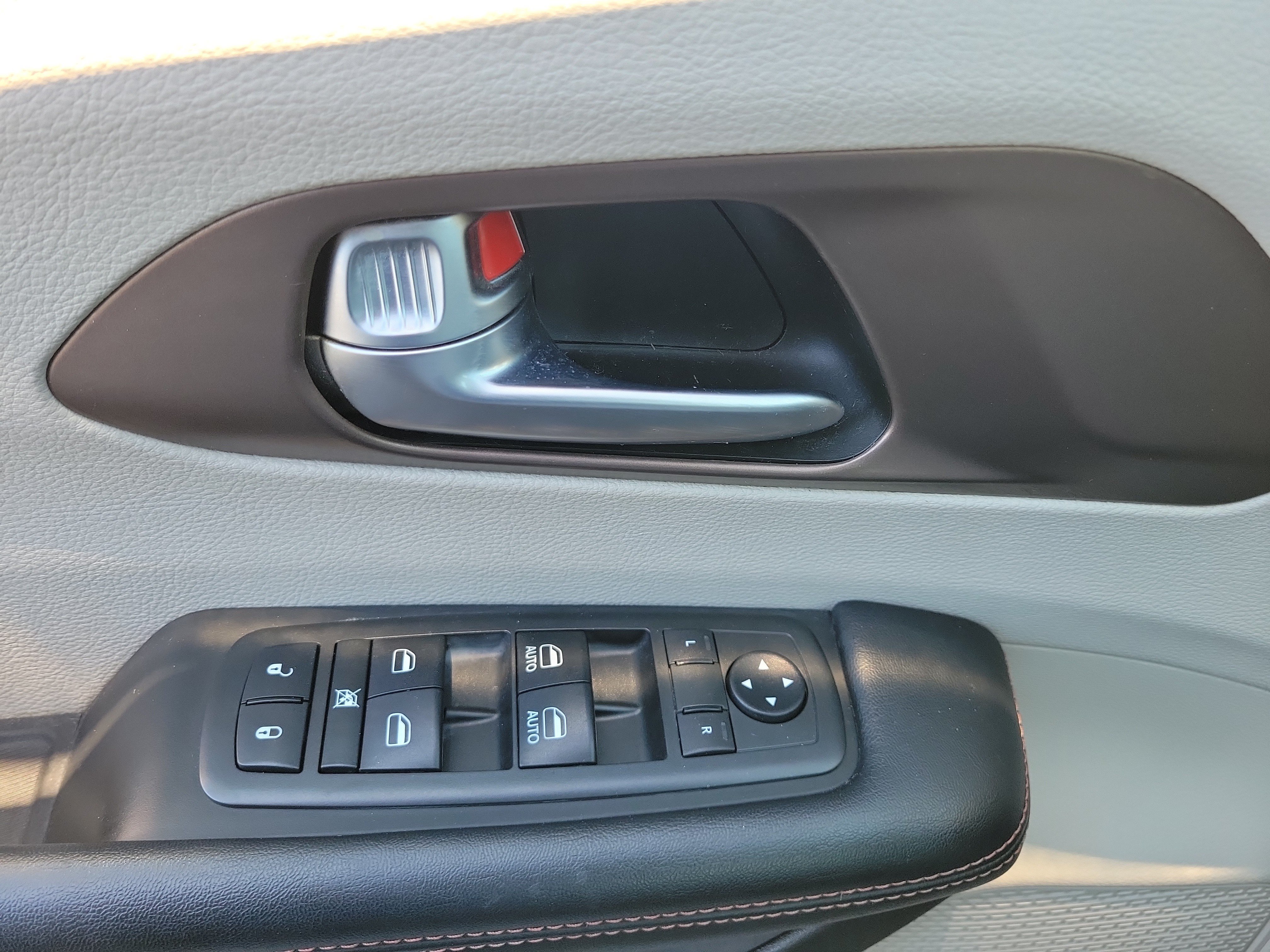 Used 2019 Chrysler Pacifica LX w/ Tire & Wheel Group FWD image 22