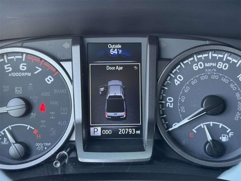 Used 2023 Toyota Tacoma TRD Sport image 13