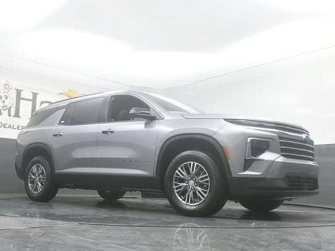 New 2026 Chevrolet Traverse LT w/ Driver Confidence Package FWD image 2