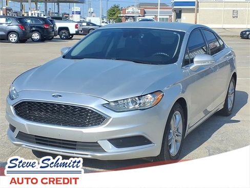 Used 2018 Ford Fusion SE image 1