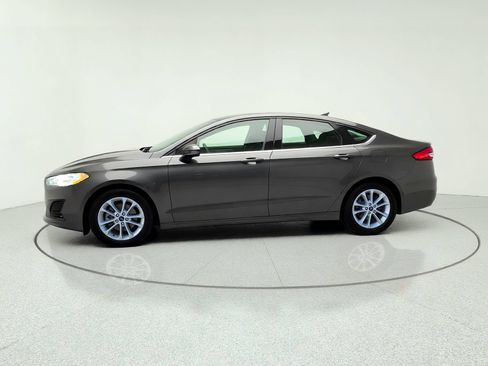 Used 2020 Ford Fusion SE FWD image 3