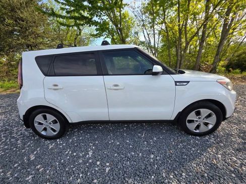 Used 2015 Kia Soul FWD image 4