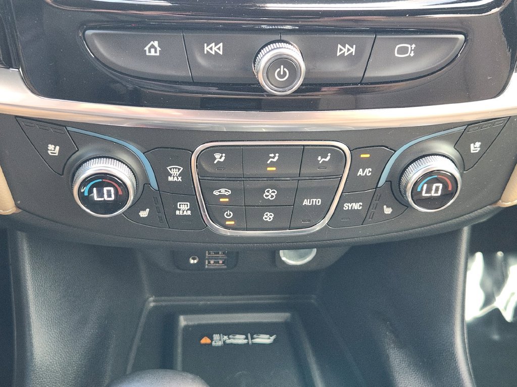 Used 2023 Chevrolet Traverse Premier FWD image 19