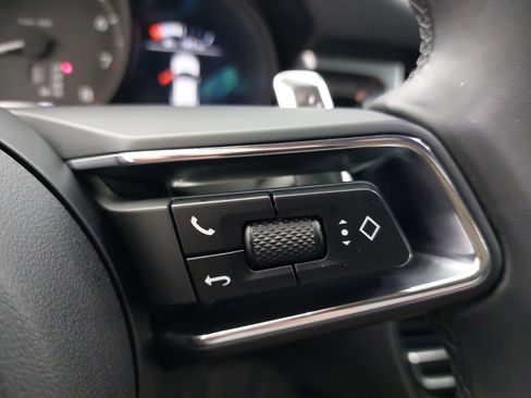 Certified 2024 Porsche Macan image 20