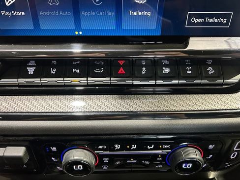 Used 2025 Chevrolet Silverado 2500 ZR2 w/ Technology Package AWD/4WD image 30