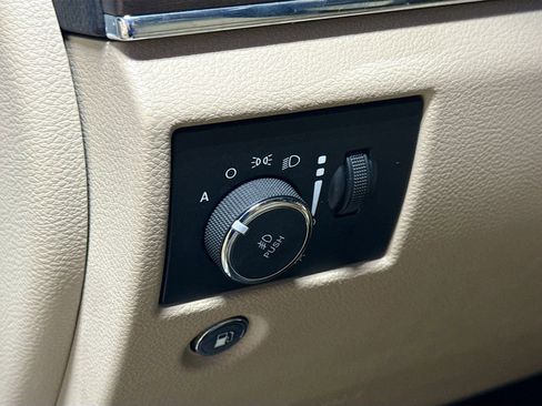 Used 2017 Jeep Grand Cherokee Limited image 10