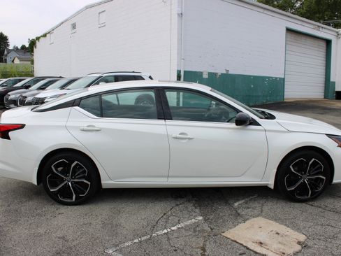 Certified 2024 Nissan Altima 2.5 SR w/ SR Premium Package AWD/4WD image 7