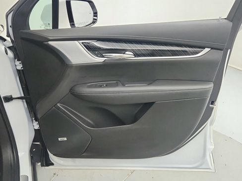 Used 2024 Cadillac XT6 Premium Luxury w/ LPO, Floor Liner Package AWD/4WD image 29