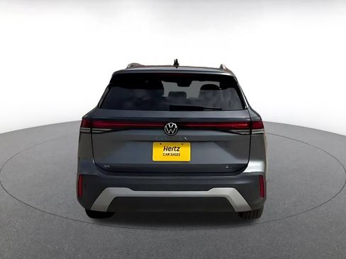 Used 2026 Volkswagen Tiguan SE AWD/4WD image 12