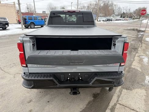 Used 2025 Chevrolet Silverado 2500 ZR2 w/ Technology Package image 15