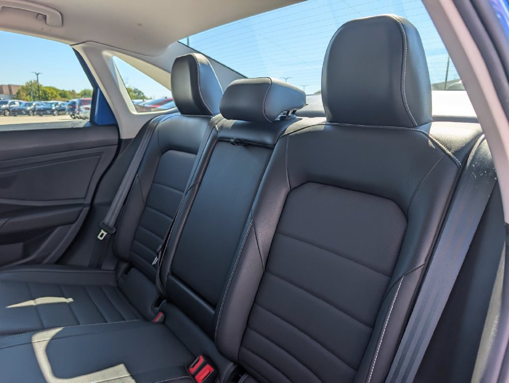 Used 2024 Volkswagen Jetta SE FWD image 35