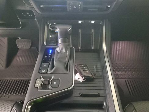 Used 2026 Lexus GX 550 w/ Cold Area Package AWD/4WD image 21