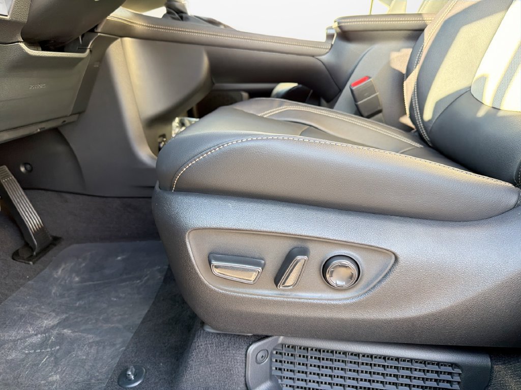 Used 2026 Toyota Sienna Platinum AWD/4WD image 21