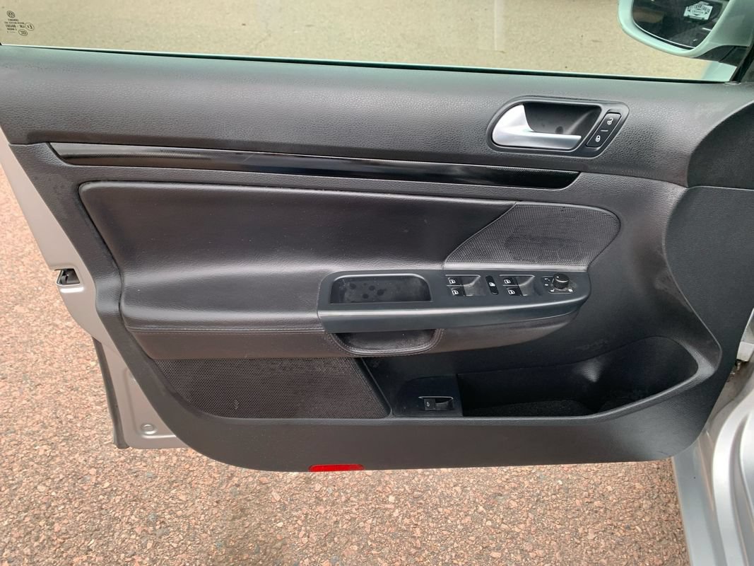 Used 2011 Volkswagen Jetta TDI FWD image 18