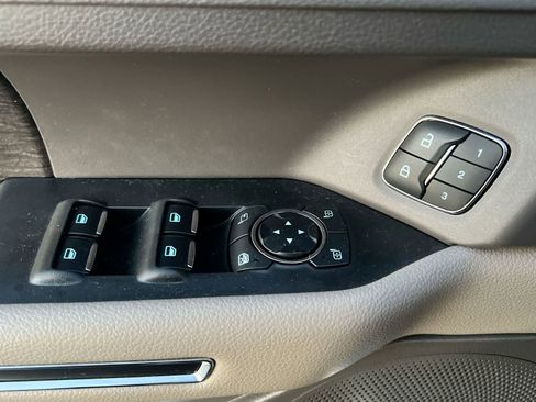 Used 2021 Ford Expedition Limited image 16