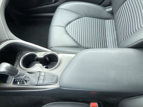 Used 2024 Toyota Camry SE image 16