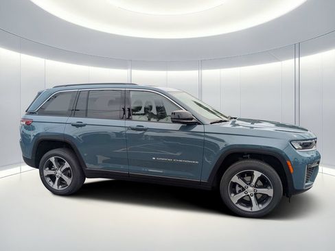New 2026 Jeep Grand Cherokee Limited RWD image 3