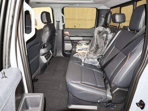 New 2025 Ford F350 Lariat w/ Lariat Ultimate Package image 13