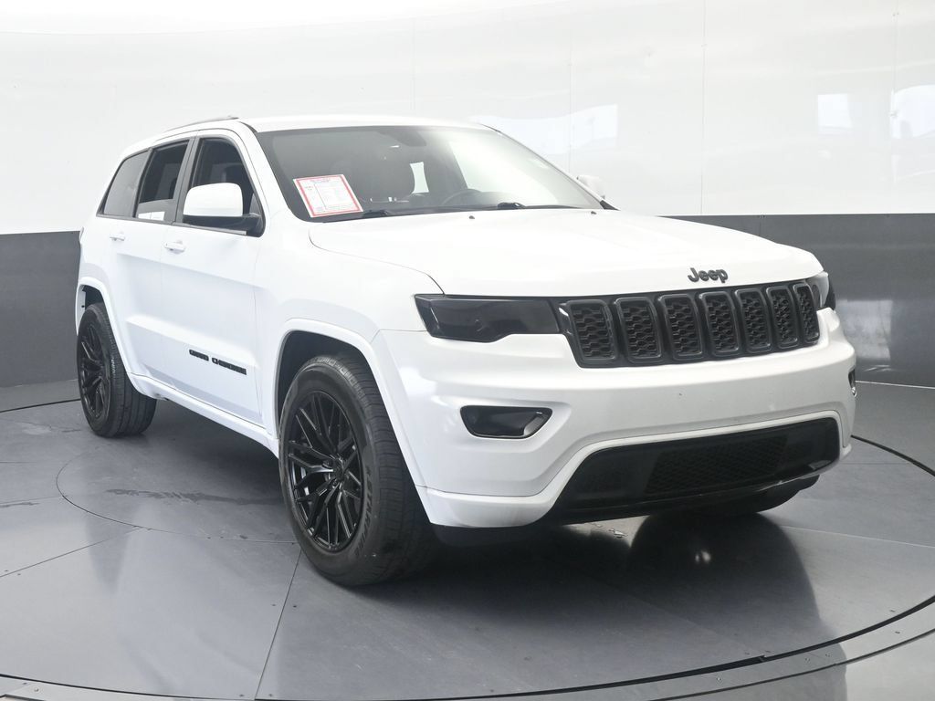 Used 2018 Jeep Grand Cherokee Altitude RWD image 9