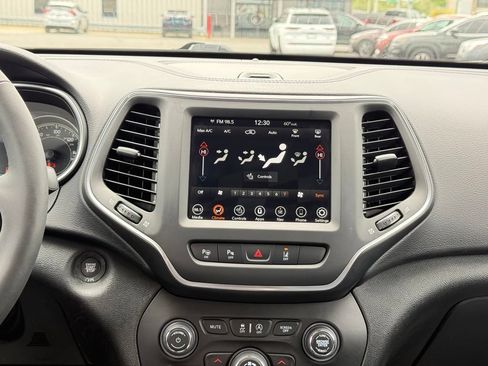 Used 2023 Jeep Cherokee Altitude Lux AWD/4WD image 18
