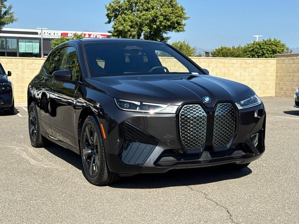 Used 2024 BMW iX xDrive50 w/ Sport Package AWD/4WD image 6