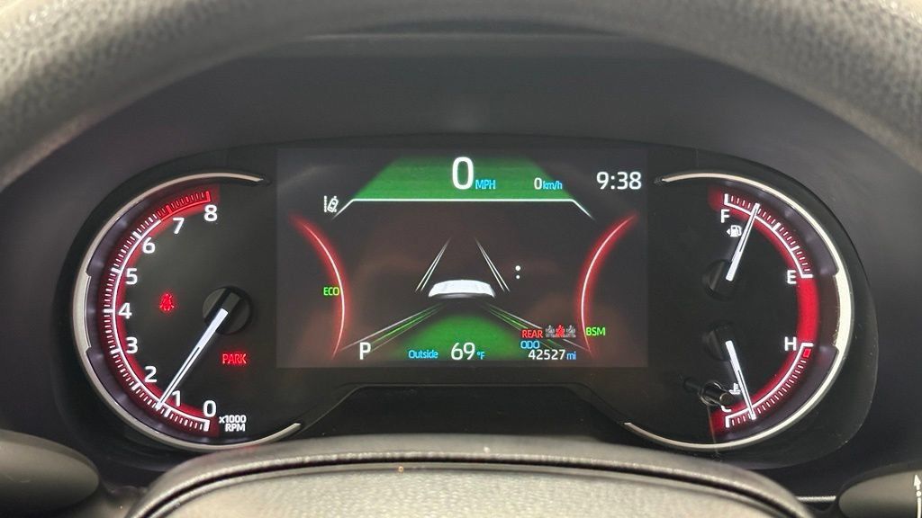 Used 2024 Toyota RAV4 XLE FWD image 32