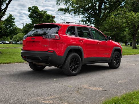 Used 2019 Jeep Cherokee Trailhawk w/ Cold Weather Group AWD/4WD image 3