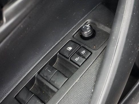 Used 2022 Toyota Corolla LE image 11