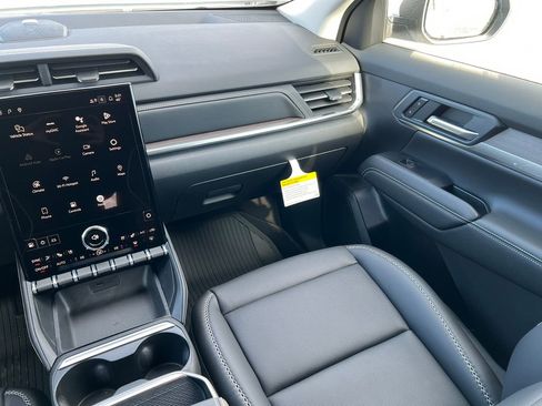 New 2026 GMC Terrain Denali w/ LPO, Floor Liner Package image 33