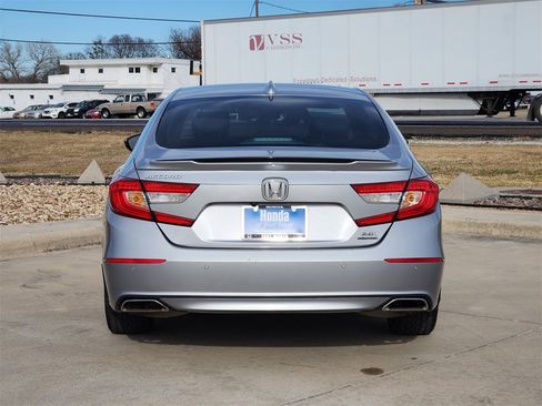 Certified 2018 Honda Accord Touring image 6